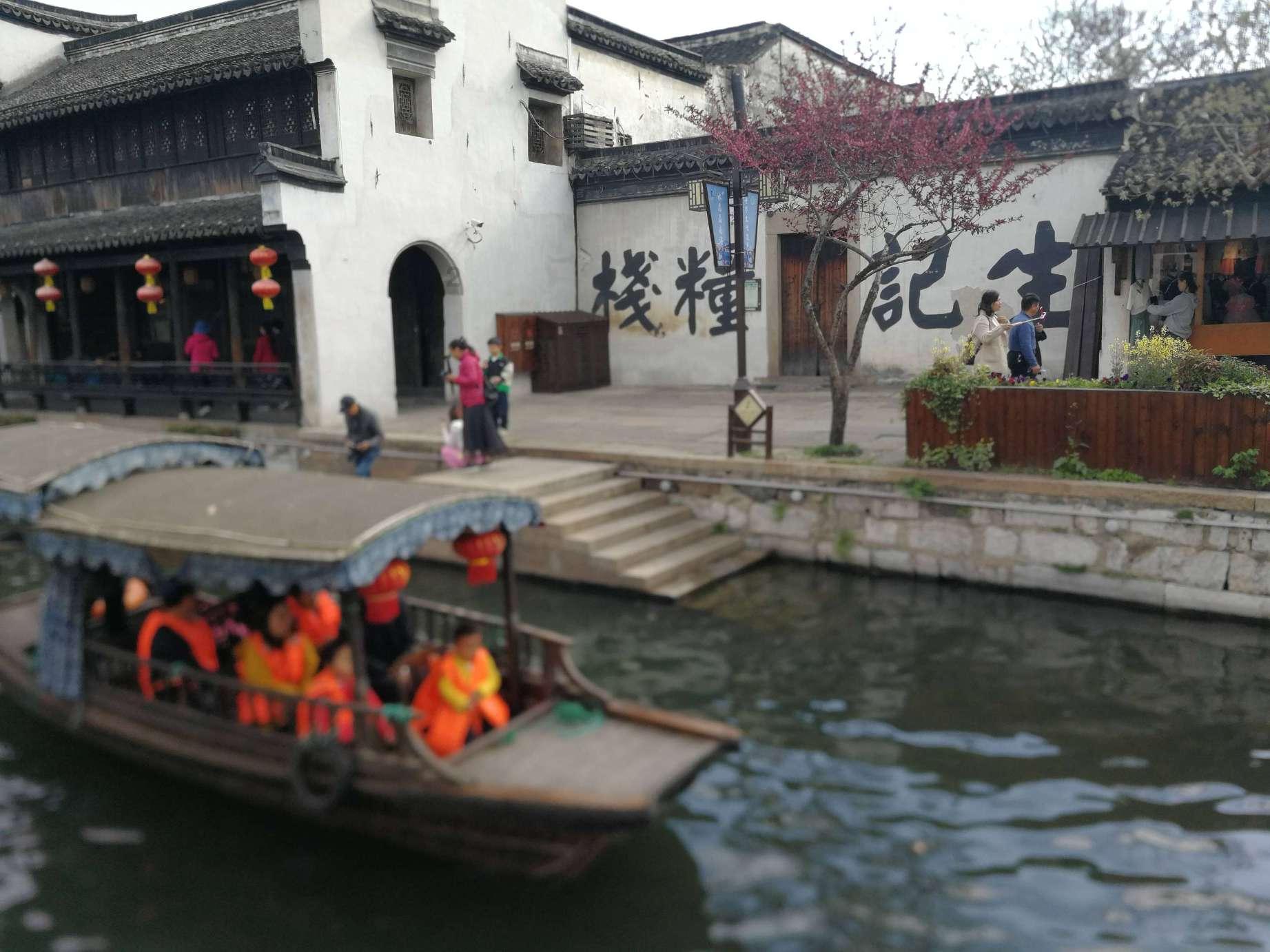 郝邵文再发声!晒出大量受害者截图,不止一个,校方拒绝公开道歉